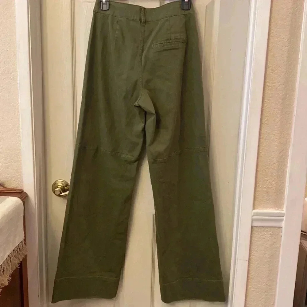 NWOT  flared cargo pants with zippers. Brand unknown. - Picture 5 of 7